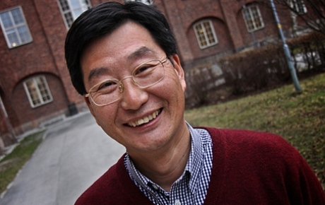 Licheng Sun, professor i organisk kemi vid KTH, har varit med och tagit fram den nya tekniken. Foto: KTH.