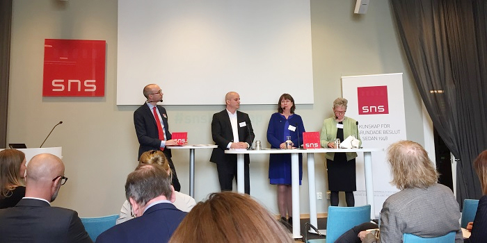 Paneldiskussion om livslångt lärande mellan Micael Holmström, vd Academy, Sigbritt Karlsson, rektor KTH och Karin Röding, statssekreterare hos högre utbildnings- och forskningsminister Helene Hellmark Knutsson med moderator Mikael Wetterblad, chef för SNS forskningsprogram.