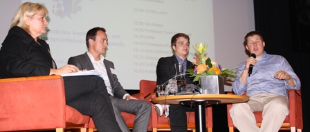 diskussion - beskuren Åsa Lindholm Dahlstrand, till vänster, ifrågasätter bilden av att Sverige skulle vara dåligt på att kommersialisera universitetsforskning. Foto: Peter Alestig Blomqvist.