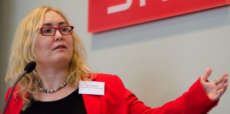 renee adams_1 (SNS) Kvinnorna i de svenska styrelserna har andra värderingar än sina manliga kollegor, konstaterar den australiska forskaren Renée Adams i sin forskning. Foto: SNS.