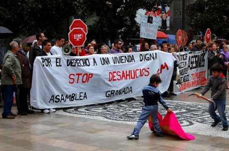 Foto: Patrick Colgan. Den ekonomiska krisen i Spanien har fått ingenjörer att söka sig utomlands. Här demonstrerarspanjorer mot utmätningar i Granada.