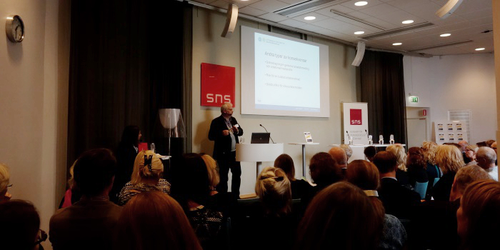 Lars Walter, docent och forskare vid Företagsekonomiska institutionen, Handelshögskolan i Göteborg, är redaktör för en ny bok om omställningsavtalen i Sverige.
